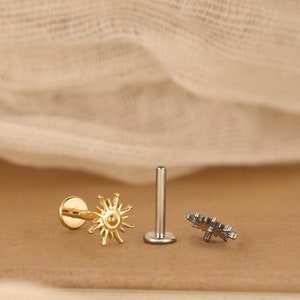 Titan Labret Ohrstecker • Blumen flache Rückseite Ohrringe • Helixohrring • Tragus Ohrring • Knorpelohrring • Nasenring • Geschenk für sie