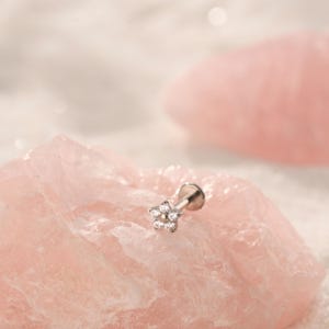 Titan Labret Ohrstecker • Flache Rückseite • Helixohrring • Tragusohrring • Knorpelohrring • Nasenring • Geschenk für sie