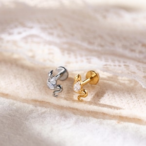 Puces d'oreilles labret serpent en titane • Boucle d'oreille hélice à dos plat • Boucle d'oreille tragus • Boucle d'oreille cartilage • Cadeau pour elle