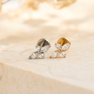 Puces d'oreilles labret en titane • Boucles d'oreilles fleurs à dos plat • Boucle d'oreille hélice • Boucle d'oreille tragus • Boucle d'oreille cartilage • Anneau de nez • Cadeau pour elle