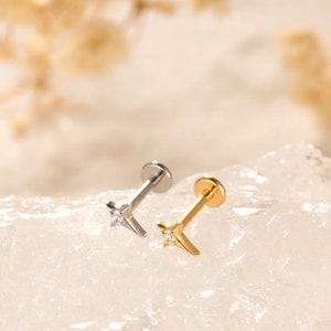 Puces d'oreilles labret en titane • Boucles d'oreilles à dos plat • Boucle d'oreille hélice • Boucle d'oreille tragus • Boucle d'oreille cartilage • Anneau de nez • Cadeau pour elle