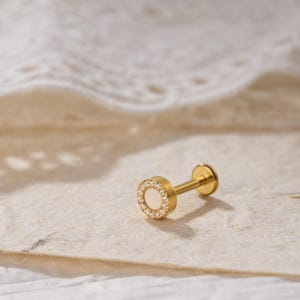 Puces d'oreilles labret en titane • Boucles d'oreilles à dos plat • Boucle d'oreille hélice • Boucle d'oreille tragus • Boucle d'oreille cartilage • Anneau de nez • Cadeau pour elle