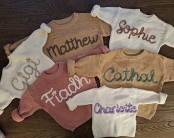 Sweatshirt brodé personnalisé pour bébé | prénom bébé | Broderie personnalisée | Sweat-shirt en tricot personnalisé | sweat-shirt en tricot avec nom de bébé