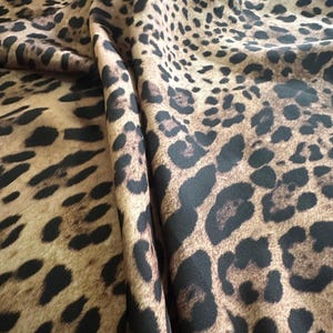 Leopardmönstrat silkeslent satintyg: Modeklädsömnad, 1,64 yards