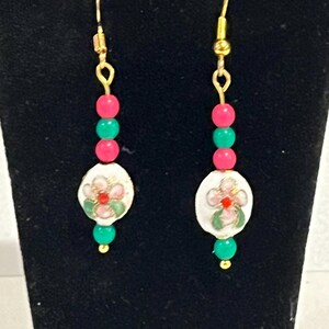 Cloisonné floral enamel with green and pink glass beaded dangle drop earrings gold tone