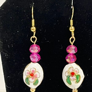 Cloisonné floral enamel and pink glass beaded dangle drop earrings gold tone