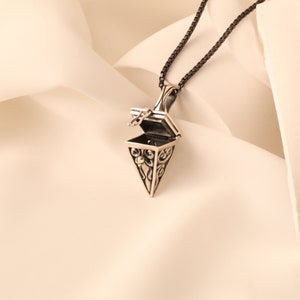 Collier urne triangulaire en argent sterling : souvenir de bijoux de crémation