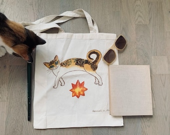 Canvas Tote Bag with Hand-Painted Cat – Calico Cat Art Bag – Eco Friendly Cat Lover Gift – Unique Artist Tote – Illustrated Shopper Bag