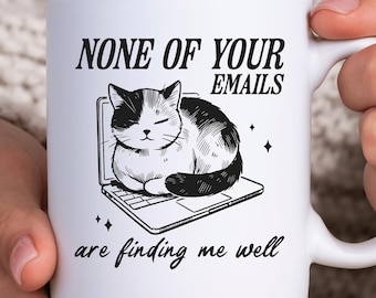 Ninguno de tus correos me encuentra. Taza de trabajo sarcástica. Regalo divertido para el jefe. Taza para compañeros de trabajo. Taza para el gerente de oficina. Regalo para un colega.