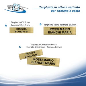 Può includere: Targhette in ottone satinato per citofono e posta. L'immagine mostra targhette rettangolari con i nomi "ROSSI M. BIANCHI M." e "ROSSI MARIO BIANCHI MARIA". Le targhette misurano 5,5 cm x 1,5 cm e 8 cm x 2 cm.
