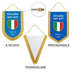 Può includere: Tre bandierine italiane. Due sono blu con frange dorate, i colori della bandiera italiana, e la scritta "Circuito AUT AUT" e "Made in Italy". La terza è bianca con frange dorate e di forma triangolare.