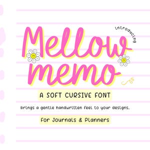Könnte beinhalten: Eine digitale Grafik mit dem Text Mellow memo in einer leuchtend pinken Schreibschrift mit gelber Umrandung. Zwei weiße Gänseblümchen-Symbole mit gelben Smileys befinden sich neben dem Text. Der Hintergrund ist weiß mit hellrosa Linien.