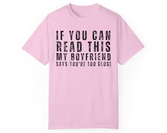 Als je dit kunt lezen, zegt mijn vriend dat je te dichtbij bent T-shirt, cadeau voor vriendin, cadeau voor vriend, Unisex kledingstuk geverfd T-shirt