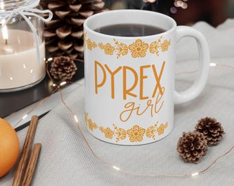 Tazza Pyrex Girl, tazza da caffè retrò con design vintage a farfalla dorata Pyrex, regalo per collezionisti Pyrex, decorazione da cucina, tazza da tè, ceramica