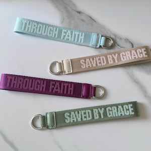 Llavero cristiano "Salvado por gracia mediante la fe" / Regalo cristiano / Llavero de pulsera / Pulsera con versículo bíblico / Regalo para ella