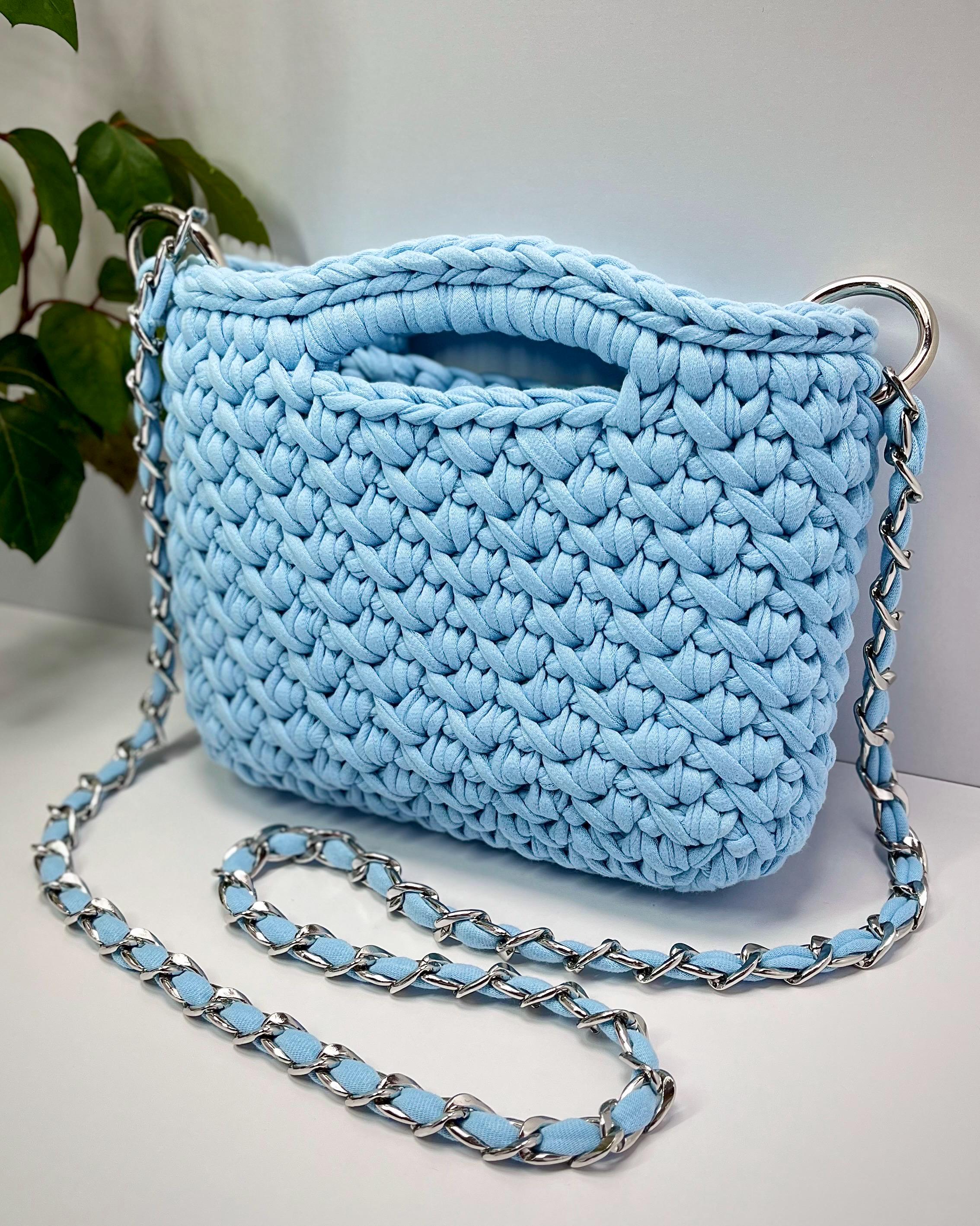 32 Men’s Crochet Patterns for Hats, Sweaters, Shirts, Slippers, and More 30 Crochet T-Shirt Yarn Bag Pattern + Video Tutorial