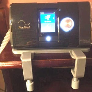 AirSense 10 CPAP Machine Holder for Nightstand – Secure Base with Clamping Tabs and G Clamps
