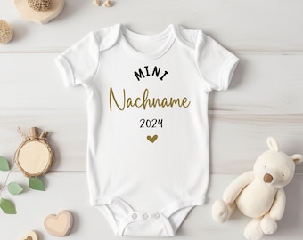 Babybody Mini Nachname GOLD / Schwangerschaft verkünden / Schwangerschaftsverkündung / Babygeschenk / Geburt / Babybody personalisiert