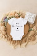 Baby bodysuit mini last name 4 / announce pregnancy / pregnancy announcement / birth gift / baby bodysuit personalized grandma grandpa product logo