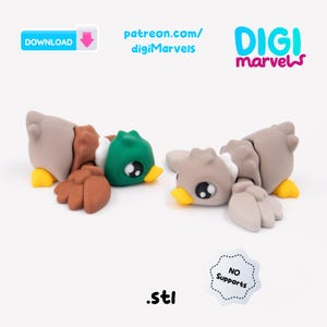Puede incluir: Dos figuras de pato de juguete, una con la cabeza verde y la otra con la cabeza gris, ambas con ojos grandes y picos amarillos. Las figuras están tumbadas, con partes del cuerpo marrones y beige. La imagen incluye el texto "patreon.com/digiMarvels" y "DIGI marvels".