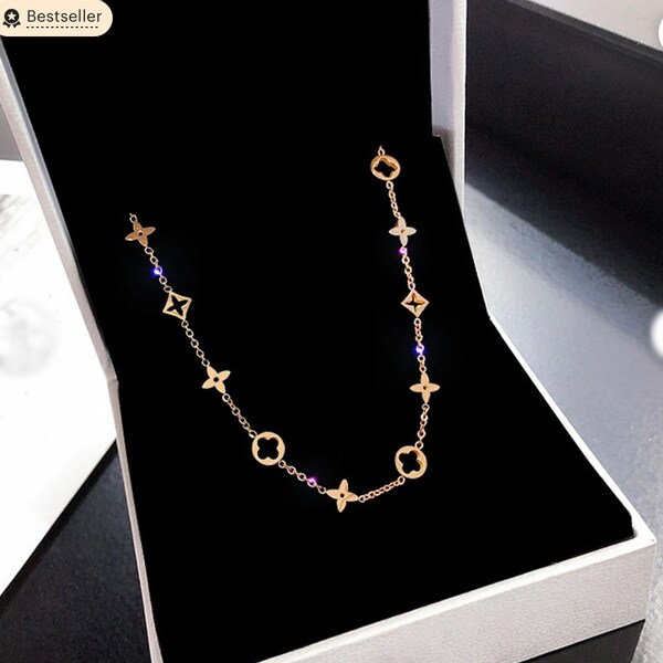 Gold Clover Necklace main image 1