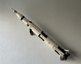 Uchwyt ścienny do stojaka na półkę ekspozycyjną Lego Saturn V 92176 21309