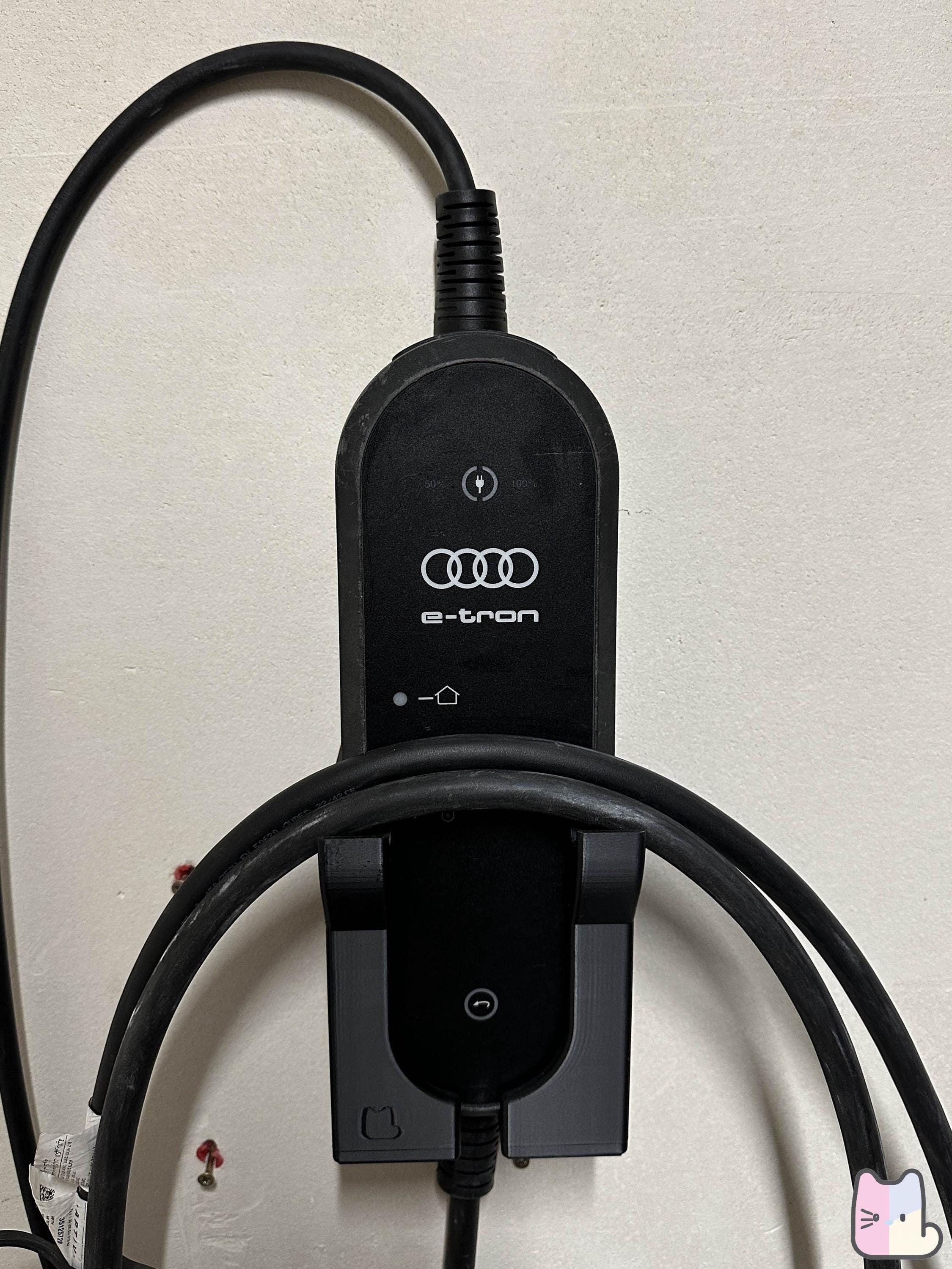 e-tron 充電ケーブル 収納ケース付き e-tron 充電ケーブル 収納ケース付き e-tron 充電ケーブル 収納ケース付き