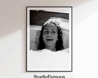 Pretty Woman Movie Poster: Julia Roberts Bathtub Print