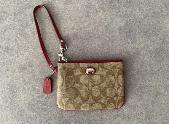 Coach Peyton Signature convertire Wristlet