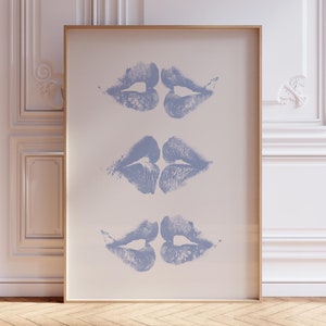 Trendy Lippenstift Küsse Druck, BLAUE Mundküsse Poster, Zungenkuss Druck, KISS LIPS Trendy Retro Kuss Lippen, Wohnung Ästhetik