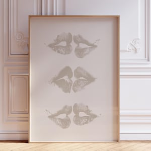 Trendy Lippenstift küsst Druck, BEIGE Mund küsst Plakat, Zungenkuss druck, KISS LIPS Trendy Retro Kiss Lips, Wohnungsästhetik