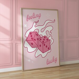 Pôster Feeling Lucky 777, pôster de parede de dados da moda rosa e vermelha, impressão digital para download, decoração de parede retrô, arte grande para impressão, impressão para download