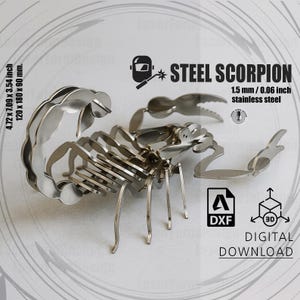 Op de afbeelding: Een zilverkleurige stalen schorpioensculptuur met de tekst "STEEL SCORPION" en "DIGITALE DOWNLOAD". De schorpioen meet 120 x 180 x 90 mm en is gemaakt van 1,5 mm / 0,06 inch roestvrij staal. Gedetailleerd 3D-model.