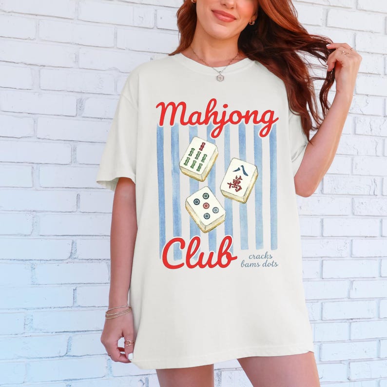 Camiseta del Club de Mahjong, Regalo para Amantes del Mahjong, Mahjong Americano, Camiseta para Noche de Chicas, Conjunto Preppy para Noche de Juegos, Camiseta para Club de Brunch, Camiseta Estilo Costero imagen 3