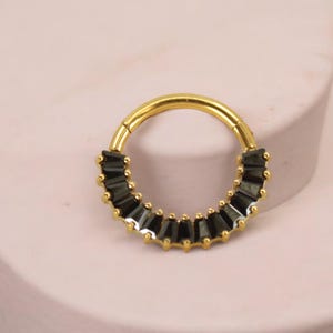 Titaniumzwarte septumclickerring, zwarte marquise voorkant gerichte edelsteen scharnierend segment septumring, 16 g septum piercingsieraden, neussieraden