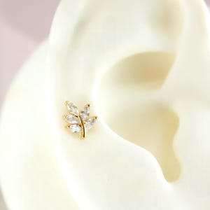 18G Titanium Push In Monroe Labret, Threadless Flat Back Floral Stud Cartilage Piercing, Conch Piercing, Tragus Stud, Flat Back Stud Earring