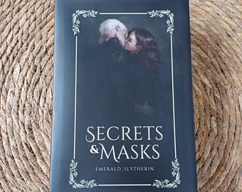Buch „Geheimnisse und Masken“.