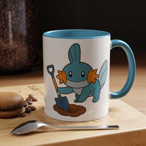 Mudkip Digging Mug – Niedliche Pokémon-inspirierte Tasse | Mudkip Mit der Schaufel ein Loch graben | Niedliches Geschenk für Gärtner, Gamer & Anime Fans