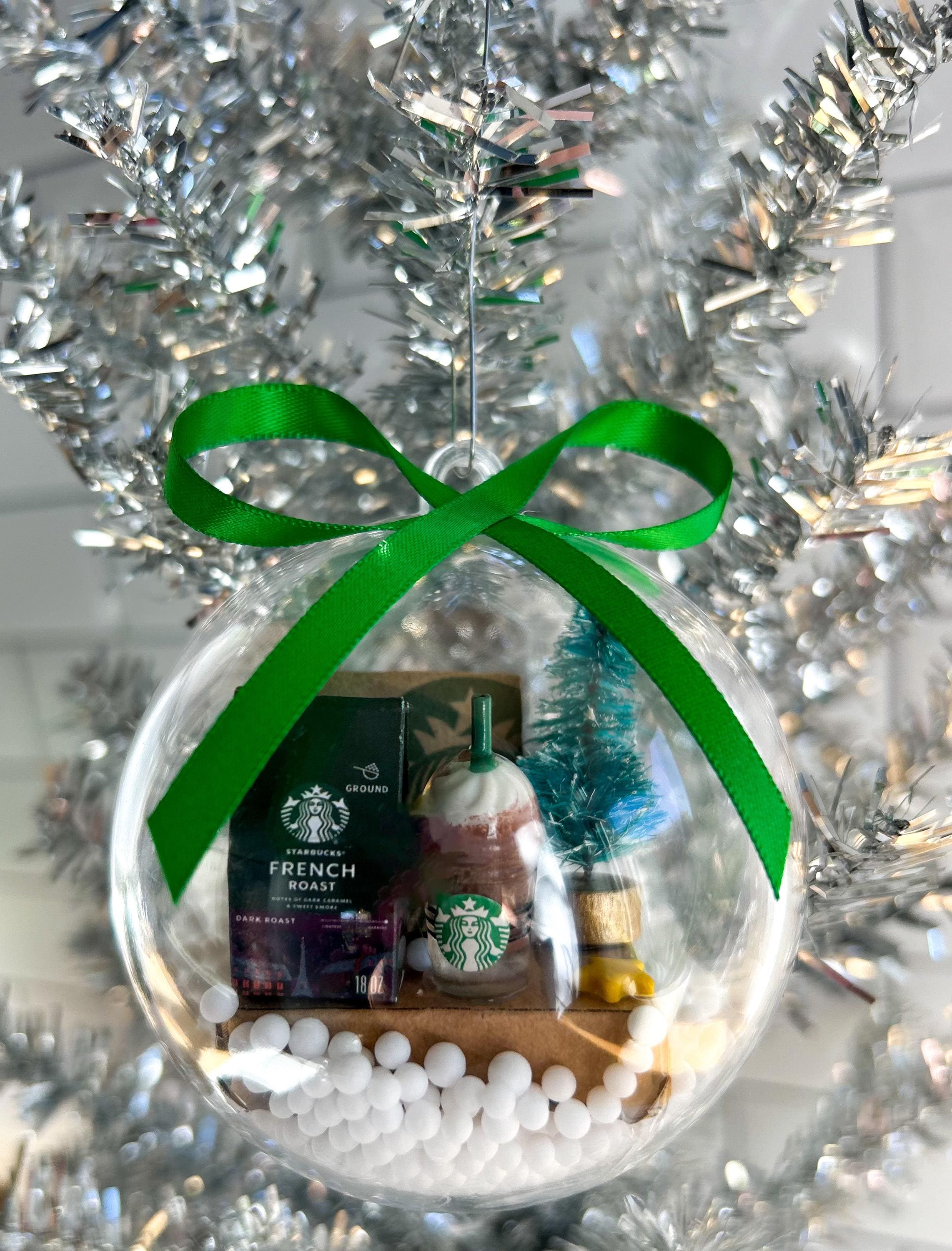 Adorno de café / Adorno de café helado / Adorno inspirado en Starbucks / Adorno navideño / Adorno con forma de globo de café
