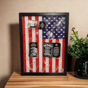 Jack Daniel&#39;s Bottle Art - Broken Whiskey Bottle Wall Decor - Unique Bar Gift - Man Cave Decoration - Upcycled Glass Frame - 3D Whiskey Art
