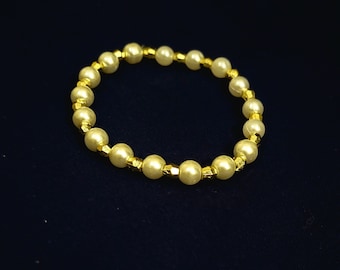 Dazzling Faux Pearl Elegant Beaded Bracelet Timeless Elegance meets Modern Charm Stylish Gold Accessory Gift for Her