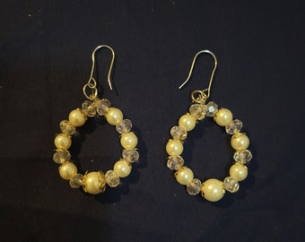 Dazzling Mini Sparkle Stones Earrings Intricate Faux Bead feature stunning crystal complements any ensemble beautifully