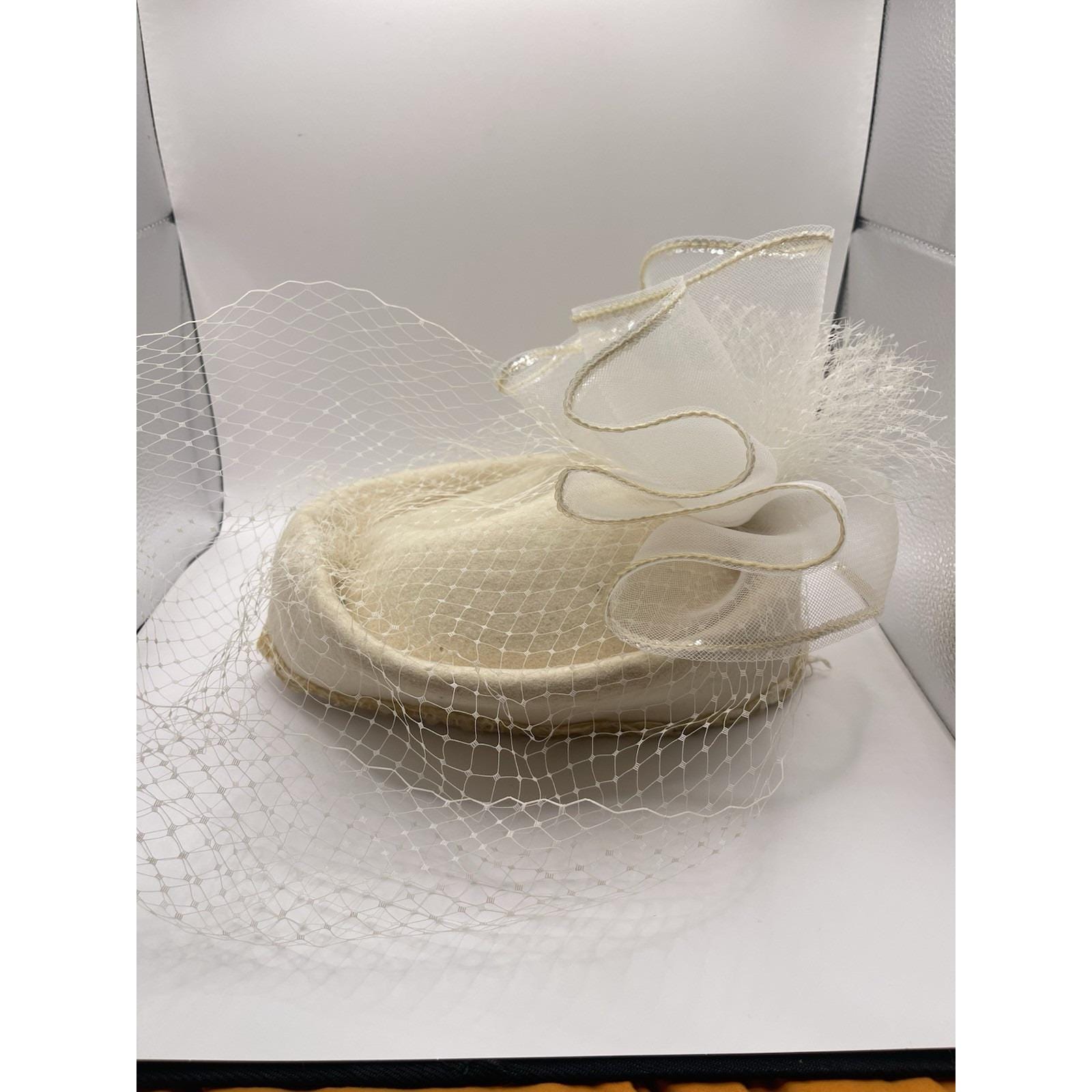 Vintage Church Hat White and Gold Brim Fancy Bow Kentucky  display picture 1