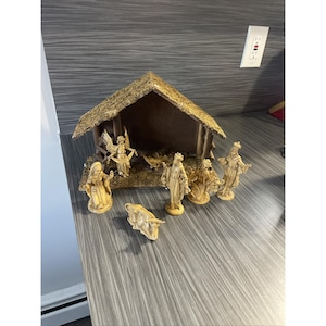 vintage nativity 8 Piece set