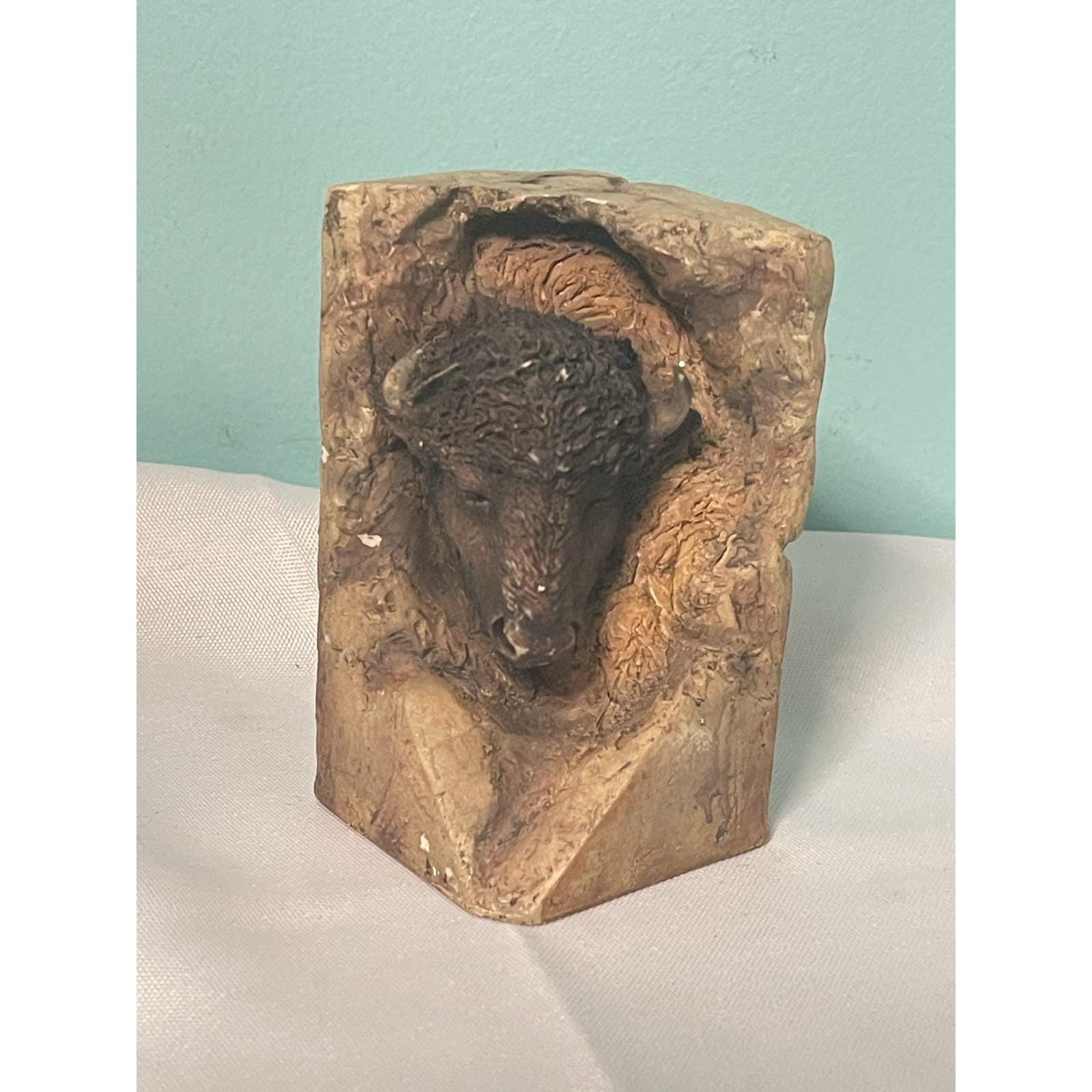 希少　Mill Creek Studio バッファロー　置物　245$ Mill Creek Studios Sculptures - Etsy