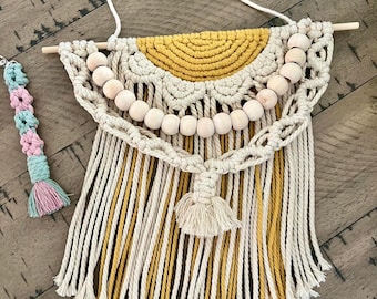 Daisy Macrame Wall Hanging