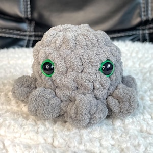 Crochet Bubble Octopus | Mini Octopus Stuffed Animal | Handmade | Amigurumi Plushie | Pocket Octopus Plushy | Gift | Sea Animal | Desk Pet