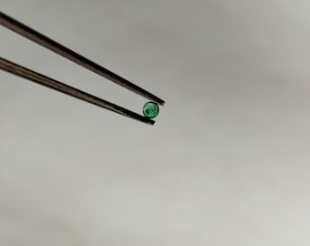 Natural Green Emerald Cabochon: Round Smooth Stone (1.5mm - 2mm)