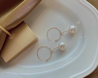 Pearl Drop Hoops, Minimalist earrings, Pearl Huggie Hoop Earrings, Pearl Jewelry, Bridesmaids Jewelry, Gift for her