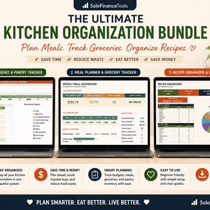 Puede incluir: El Ultimate Kitchen Organization Bundle, con Excel y Google Sheets, se muestra en tres port&aacute;tiles. El paquete incluye un presupuesto de comestibles, un planificador de comidas y un organizador de recetas. El texto destaca caracter&iacute;sticas como el ahorro de tiempo y dinero.